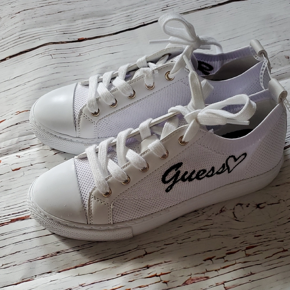 🆕️ Guess Women's White Sneakers with Black Logo 🖤🤍